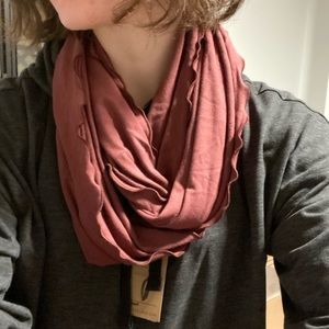 New with tags women burgundy circle scarf scalloped angelrox